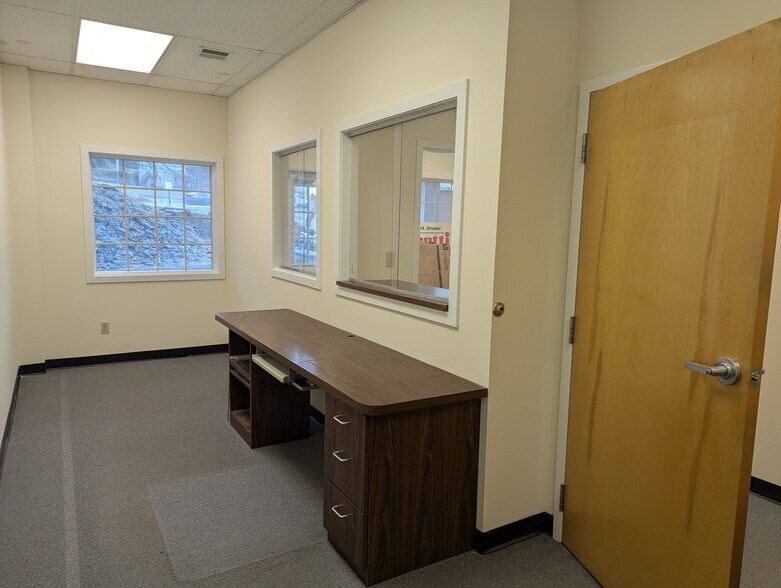 More Photos Of 111-117 New Haven Ave, Derby Medical For Lease