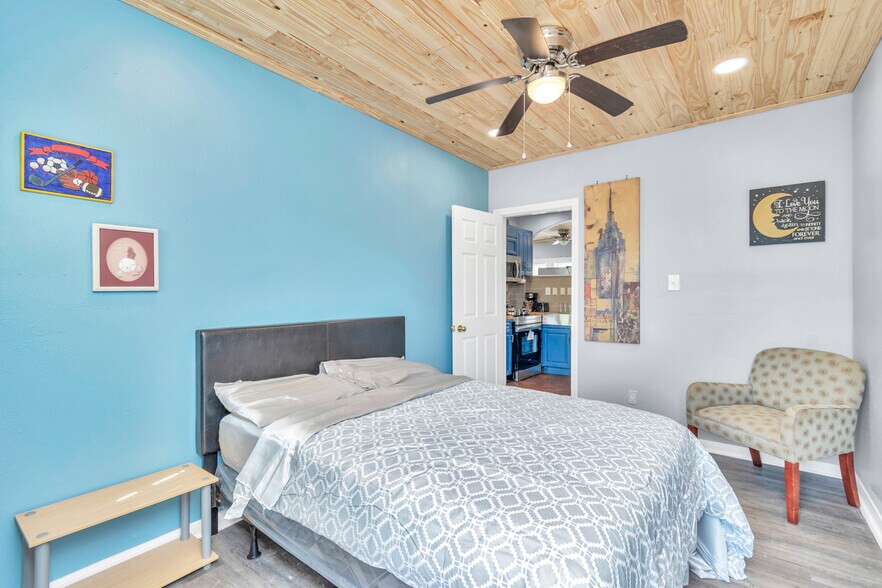 More Photos Of 915 8th St, Galveston Apartments For Sale