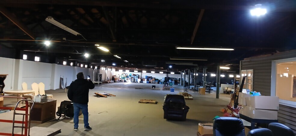 More Photos Of 806 W Us Highway 20, Michigan City Showroom For Lease