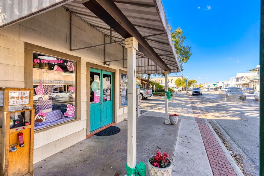 More Photos Of 322 S Main St, Boerne General Retail For Sale