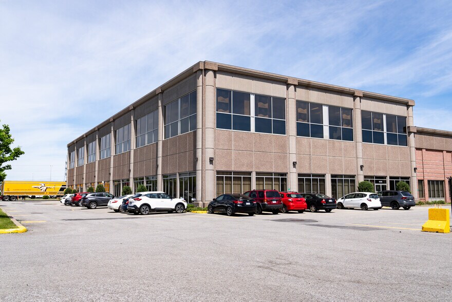 More Photos Of 9175-9225 Boul Langelier, Montréal Warehouse For Lease