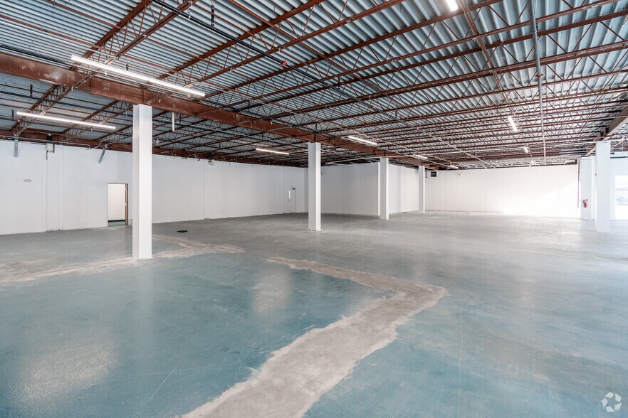 More Photos Of 3300 Gateway Centre Blvd, Morrisville Research And Development For Lease