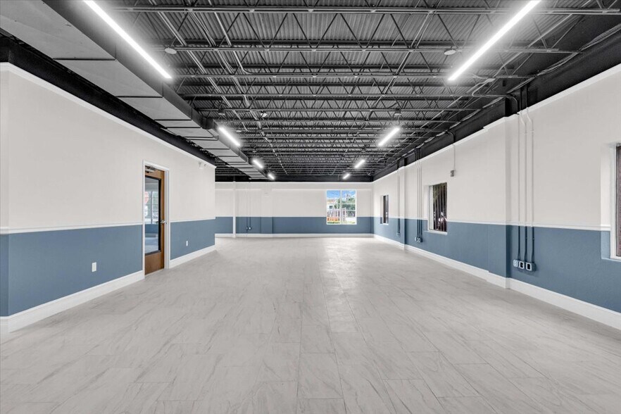 More Photos Of 417 8th St W, Bradenton Flex For Lease