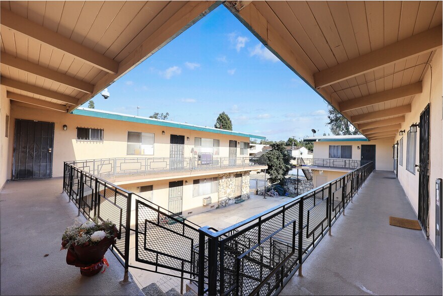 More Photos Of 820 Chestnut Ave, Los Angeles Apartments For Sale