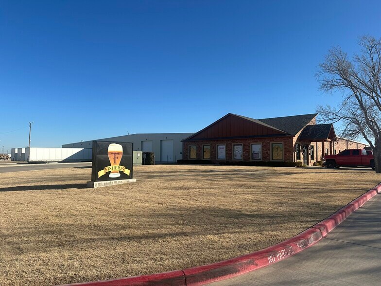 More Photos Of 400 SE Stafford St, Lawton Distribution For Sale