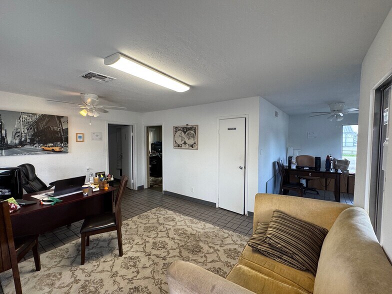 More Photos Of 6825 N Shepherd Dr, Houston Auto Repair For Lease