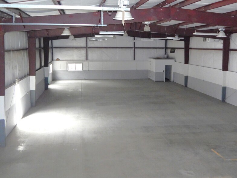 More Photos Of 239 Industrial Dr, Roseburg Warehouse For Lease