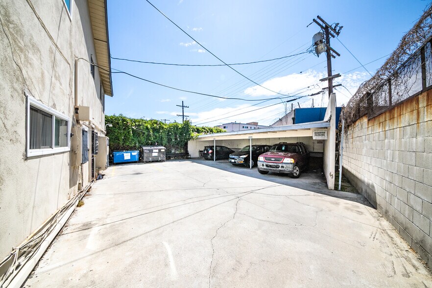 More Photos Of 2027 S Ridgeley Dr, Los Angeles Apartments For Sale