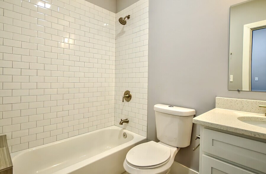 More Photos Of 1040-1044 W 18th St, Chicago Apartments For Sale