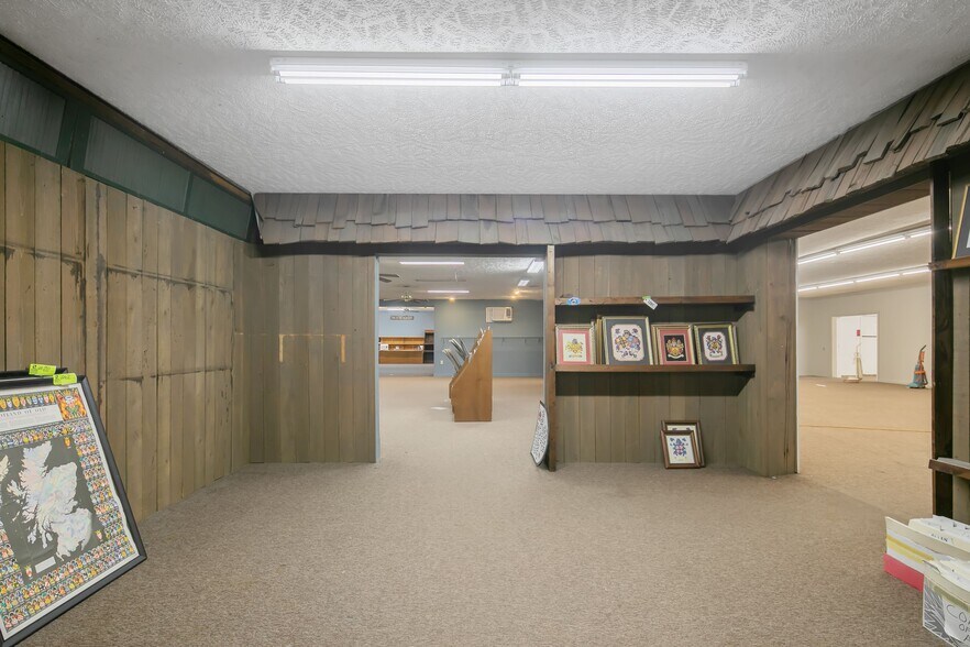 More Photos Of 4017 Dunn Rd, Eastover Showroom For Lease