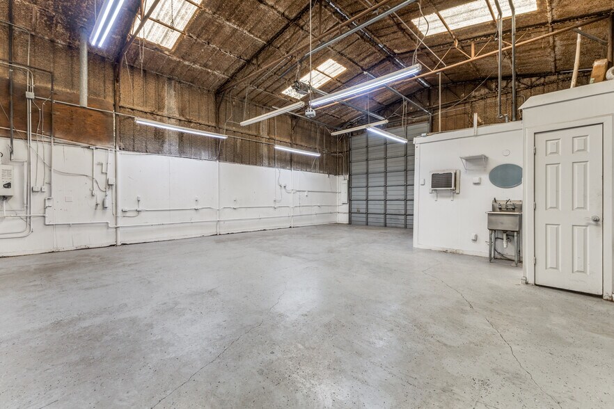 More Photos Of 305 W Aimee St, Forney Warehouse For Sale