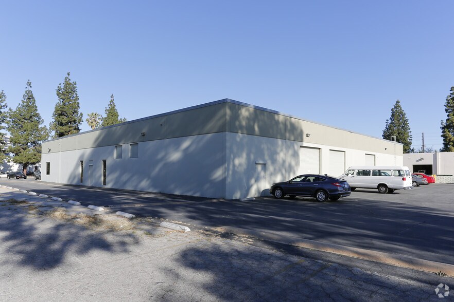 More Photos Of 6430 Independence Ave, Woodland Hills Office For Lease