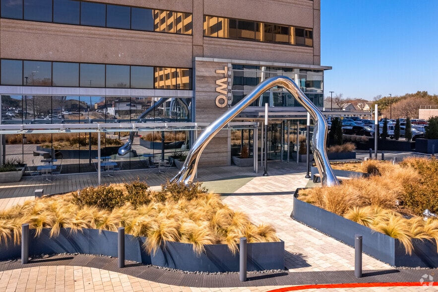 More Photos Of 6688 N Central Expy, Dallas Unknown For Lease