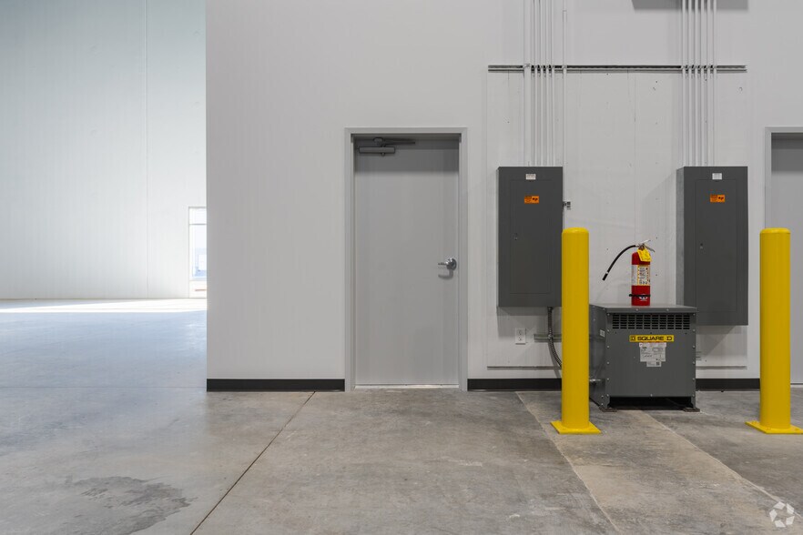 More Photos Of 1050 Douglas Hills Rd, Lithia Springs Unknown For Lease