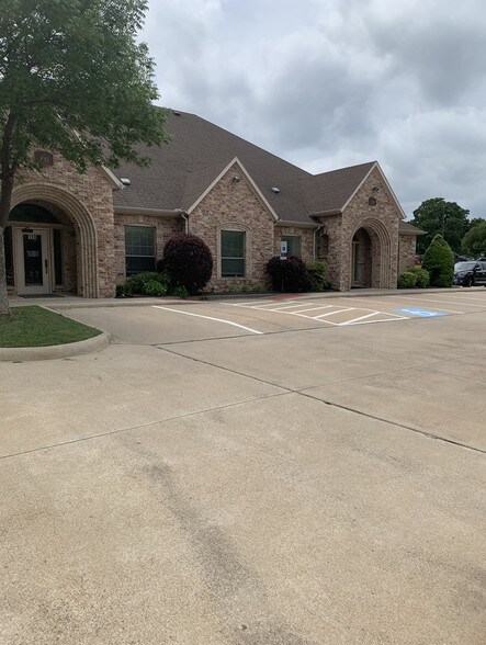 More Photos Of 2301 Olympia Dr, Flower Mound Medical For Lease