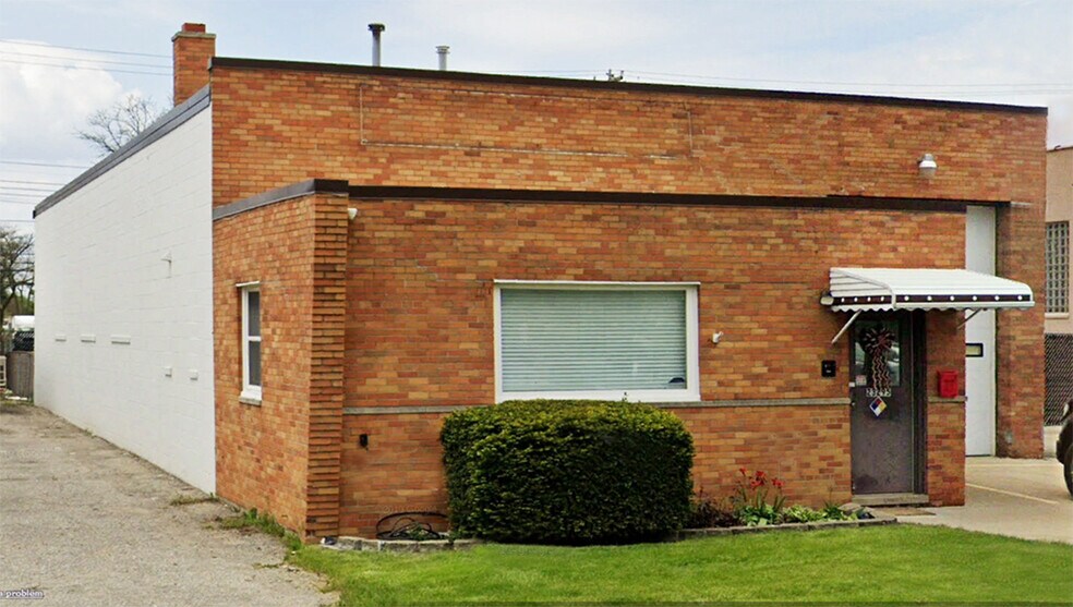 More Photos Of 23295 Blackstone Ave, Warren Manufacturing For Lease