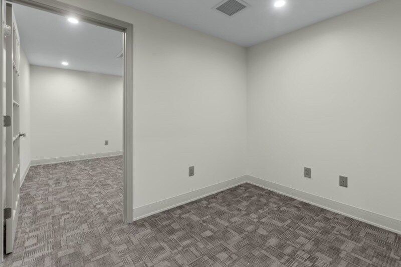 More Photos Of 555 S Perryville Rd, Rockford Office For Lease
