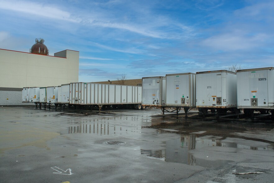 Primary Photo Of 3900 N 10th St, Philadelphia Manufacturing For Lease