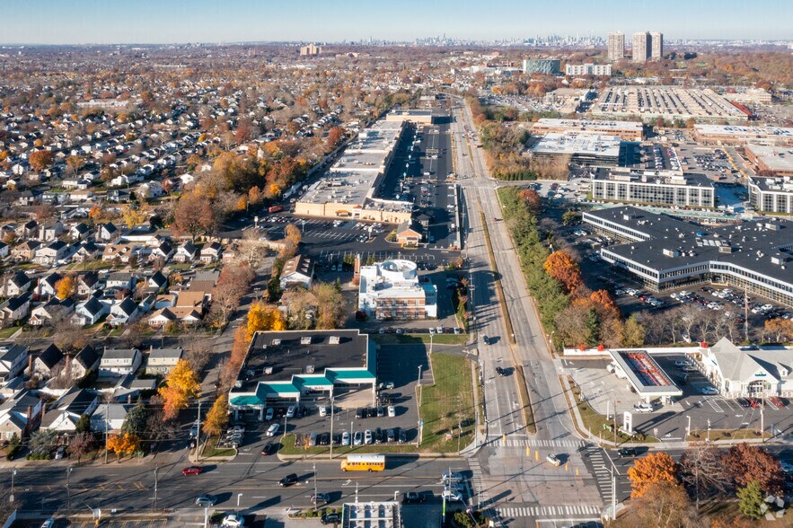 More Photos Of 1596 Union Tpke, New Hyde Park Unknown For Lease