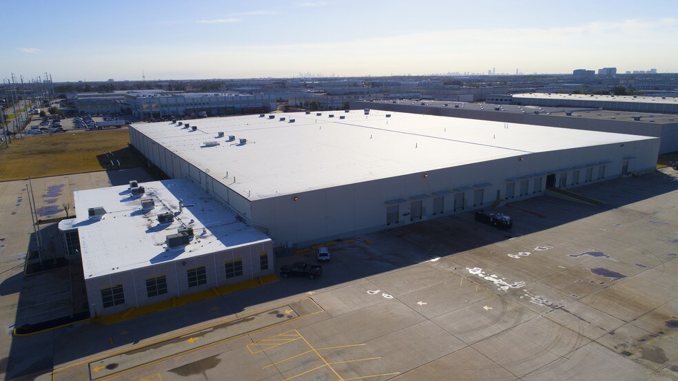 More Photos Of 5661 Brittmoore Rd, Houston Warehouse For Lease