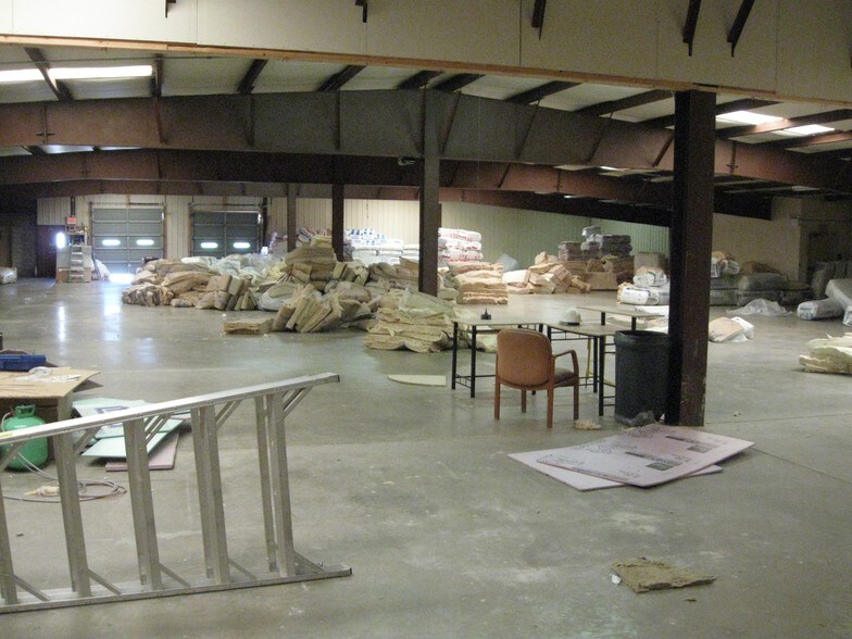 More Photos Of 82-86 W Main St, Reinholds Warehouse For Lease