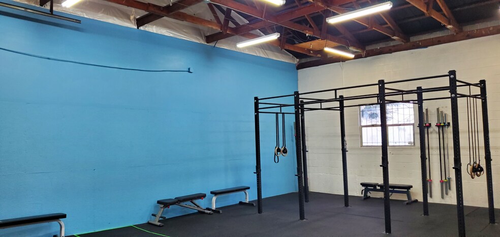 More Photos Of 1634 SE Brooklyn St, Portland Warehouse For Sale