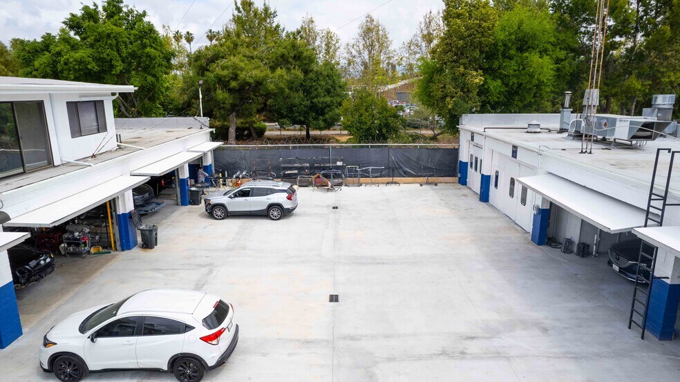 More Photos Of 14723 Aetna St, Van Nuys Auto Repair For Sale