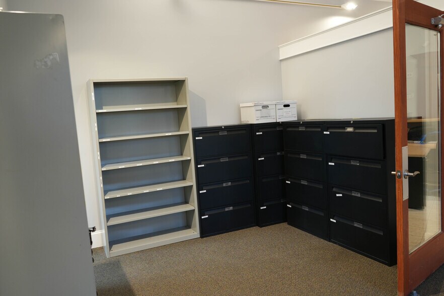 More Photos Of 1 Club Acre Ln, Bedford Office For Lease