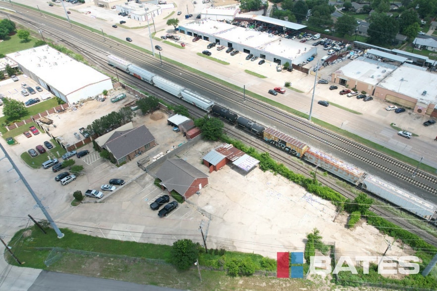 More Photos Of 423 Gautney St, Garland Showroom For Lease