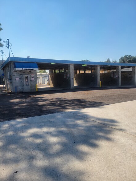 More Photos Of 1006 1st St E, Humble Carwash For Sale