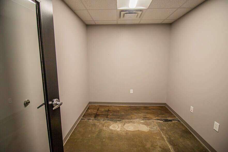 More Photos Of 615 Ferry St, Lafayette Office Residential For Lease