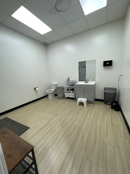 More Photos Of 7115 Katy Gaston Rd, Richmond Freestanding For Lease