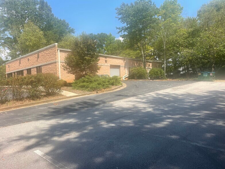 More Photos Of 300 Corporate Center Ct, Stockbridge Medical For Lease