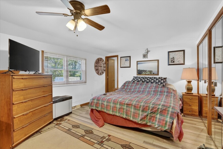 More Photos Of 11802 N Charley Bluff Rd, Milton Restaurant For Sale