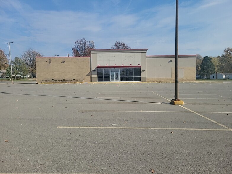 Primary Photo Of 11045 Main St, New Middletown General Retail For Lease