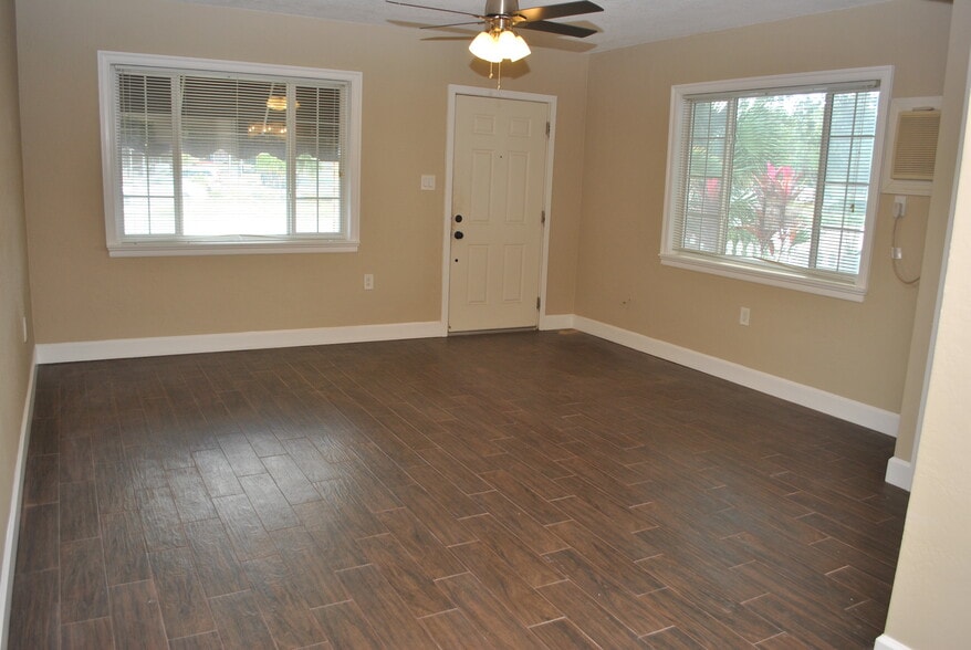 More Photos Of 5710 4th St N, Saint Petersburg Office Residential For Sale