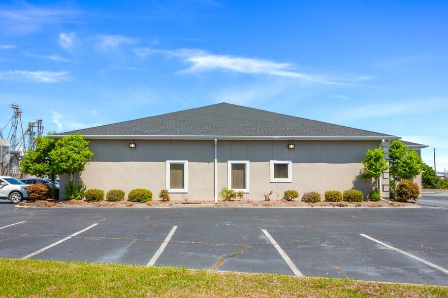 More Photos Of 415 S Dixon St, Alma Healthcare For Sale