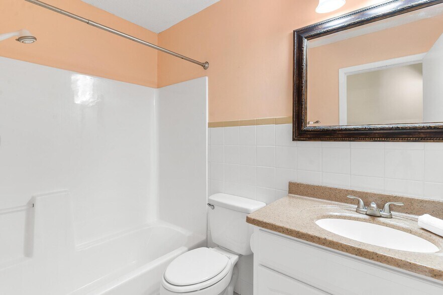 More Photos Of 229 W McClendon St, Lady Lake Office Residential For Sale