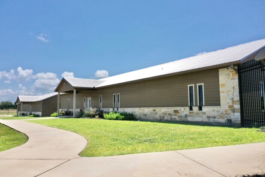 More Photos Of 4150 Highway 36 S, Brenham Shelter For Sale