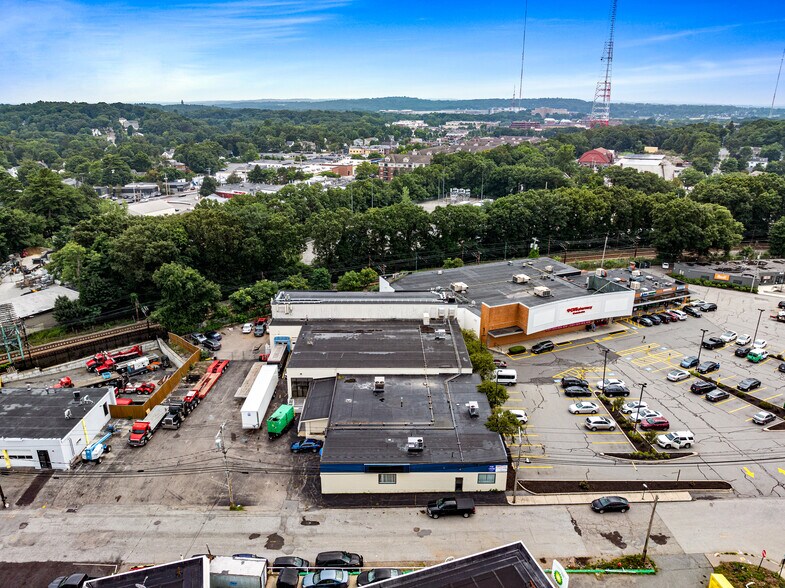 More Photos Of 56 Ramsdell St, Newton Showroom For Lease