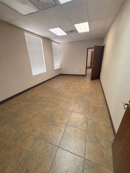 More Photos Of 4818 Woodall St, Dallas Manufacturing For Lease