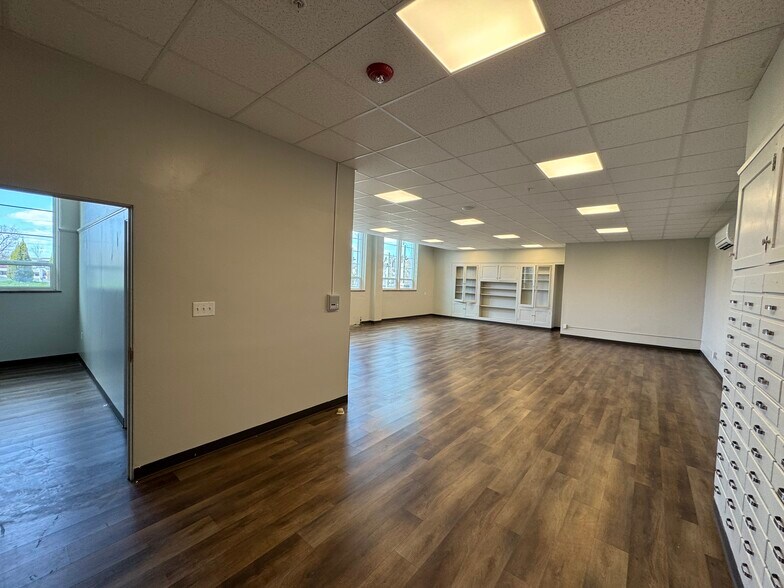 More Photos Of 115 NW State St, Pullman Loft Creative Space For Sale