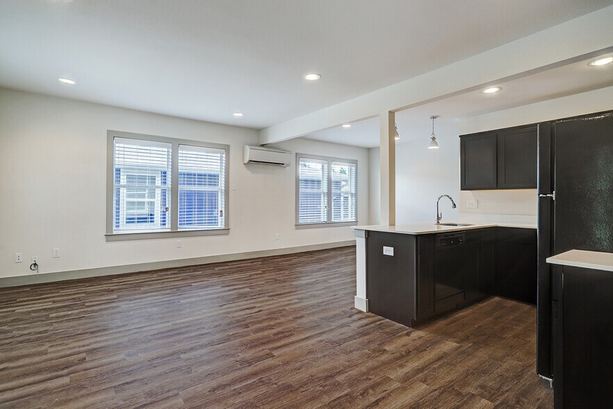 More Photos Of 1009 Enid St, Houston Apartments For Sale