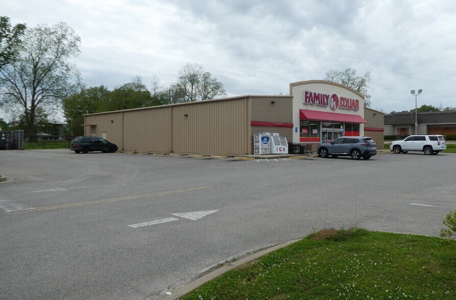 More Photos Of 605 W Market St, Bolivar Freestanding For Sale