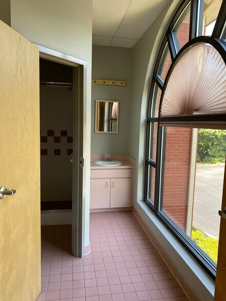 More Photos Of 1810 Mulkey Rd, Austell Medical For Sale