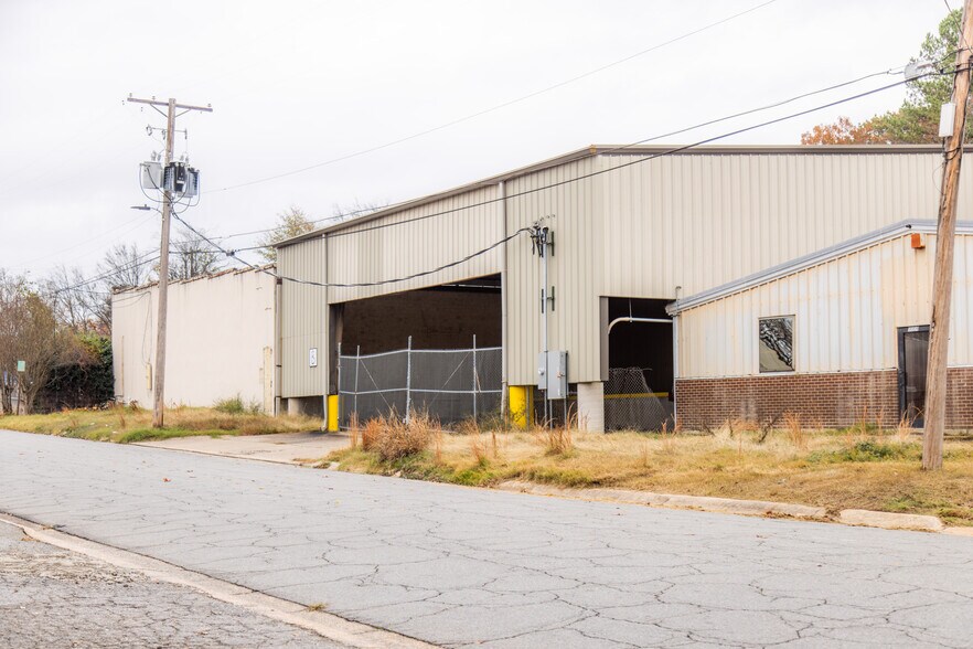 More Photos Of 3007 S Elm St, Little Rock Manufacturing For Lease
