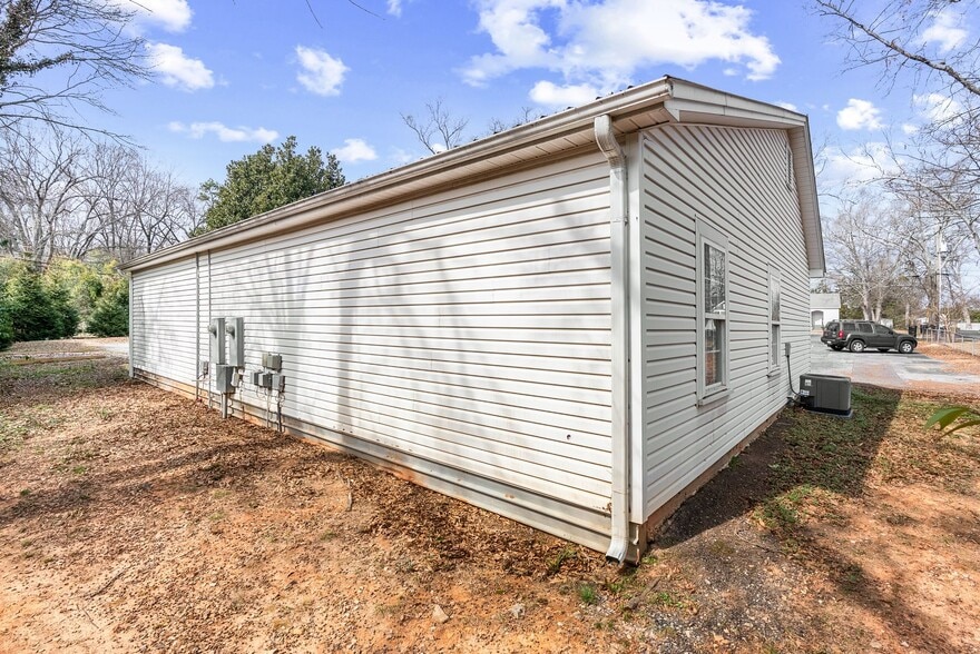 More Photos Of 107 Hillcrest Ave, Simpsonville Office For Sale