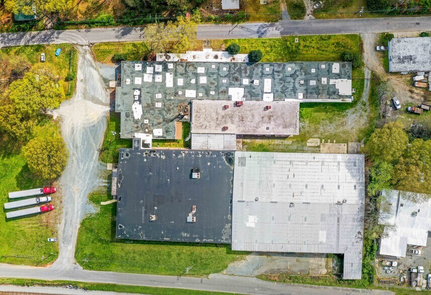 More Photos Of 915 Curtis St, Monroe Distribution For Lease