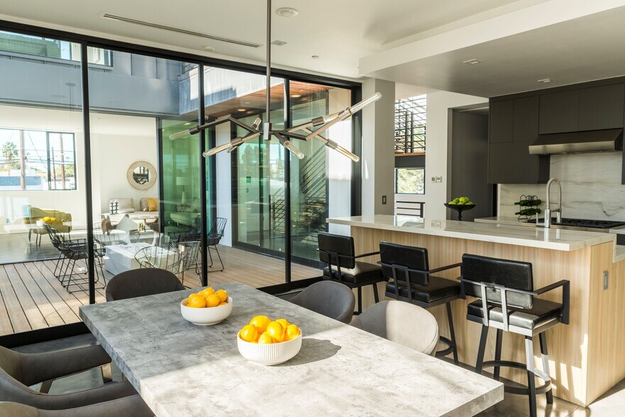 More Photos Of 2478 Penmar Ave, Venice Dormitory For Sale