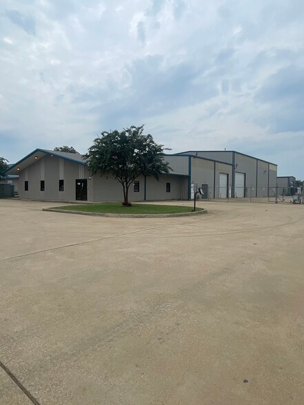 Primary Photo Of 4907-1 Shed Rd, Bossier City Manufacturing For Sale